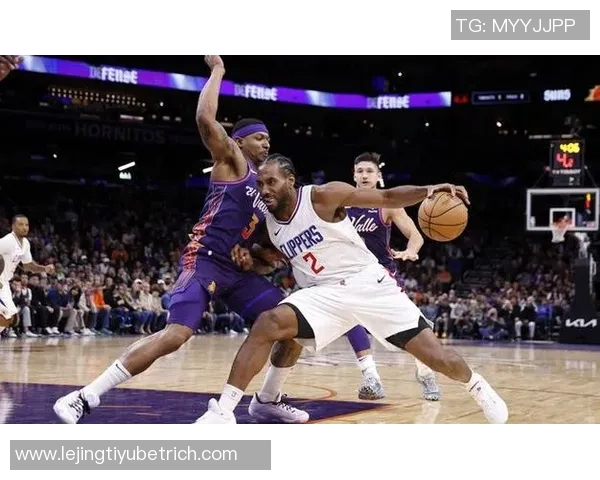 莱昂纳德本赛季表现出色2555战绩助快船保持全胜纪录